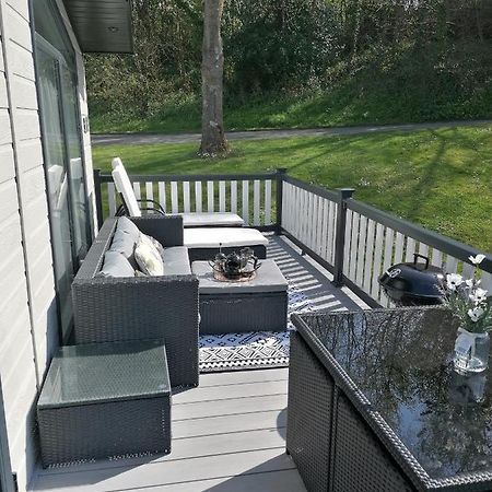 Luxury Lodge On Edge Of New Forest And 800M From Sea Entertainment And Leisure Passes Included Milford on Sea Exteriör bild