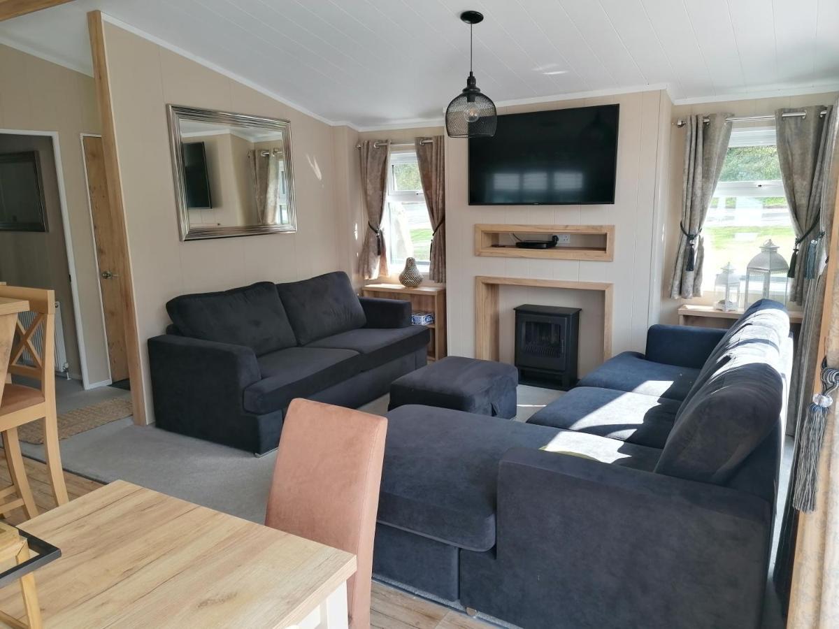 Luxury Lodge On Edge Of New Forest And 800M From Sea Entertainment And Leisure Passes Included Milford on Sea Exteriör bild