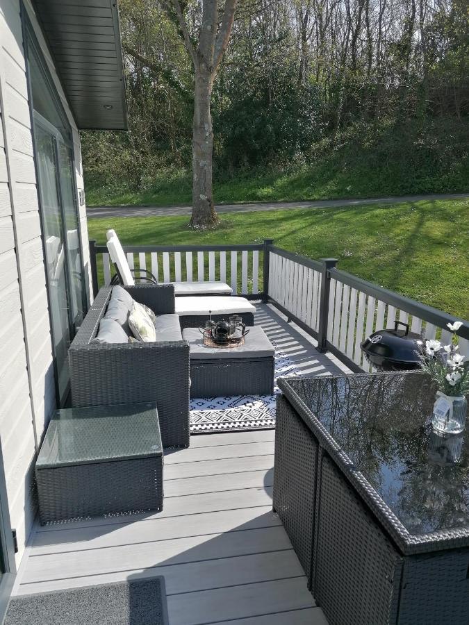 Luxury Lodge On Edge Of New Forest And 800M From Sea Entertainment And Leisure Passes Included Milford on Sea Exteriör bild