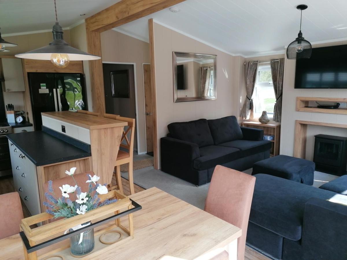 Luxury Lodge On Edge Of New Forest And 800M From Sea Entertainment And Leisure Passes Included Milford on Sea Exteriör bild