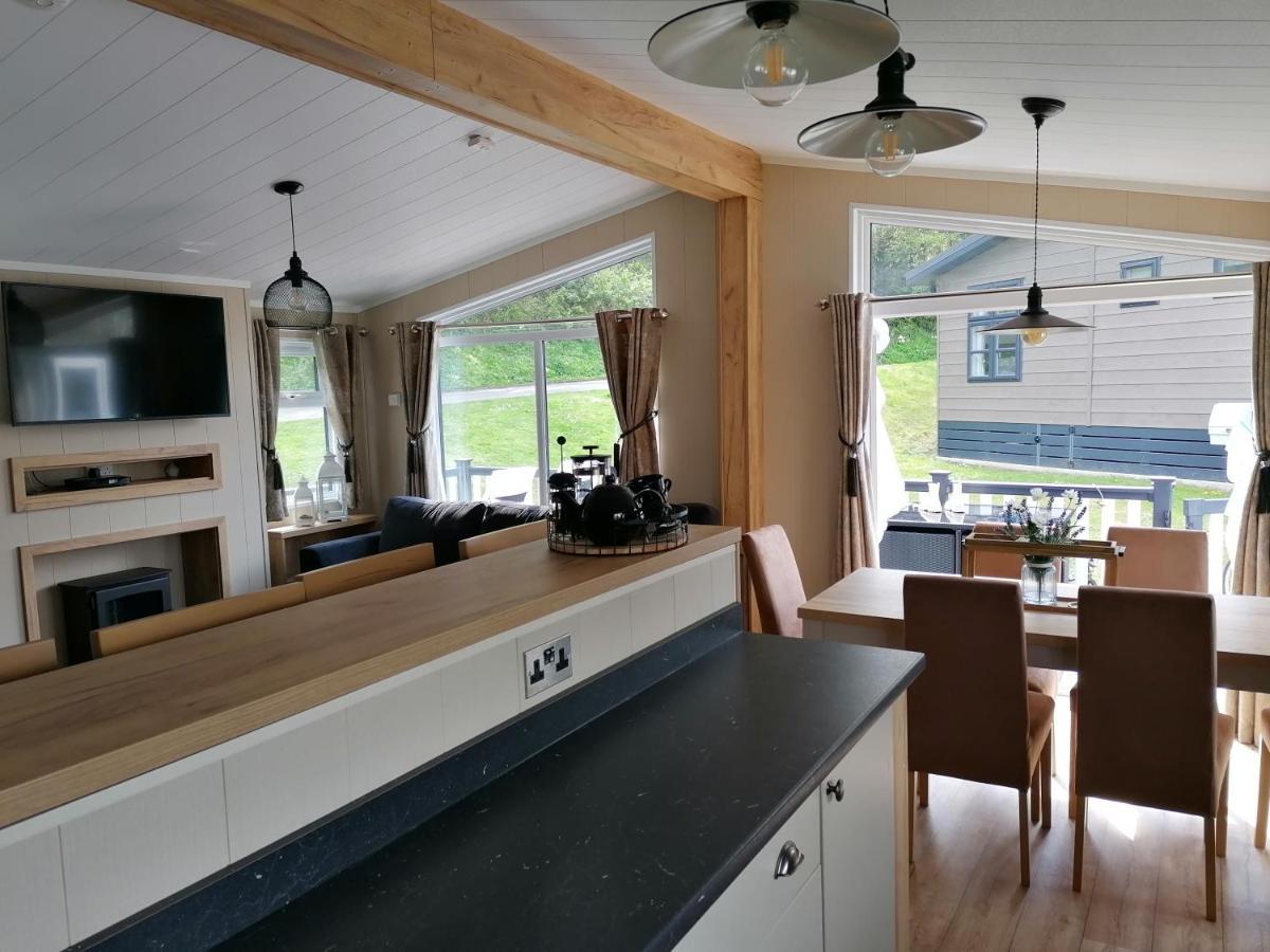 Luxury Lodge On Edge Of New Forest And 800M From Sea Entertainment And Leisure Passes Included Milford on Sea Exteriör bild