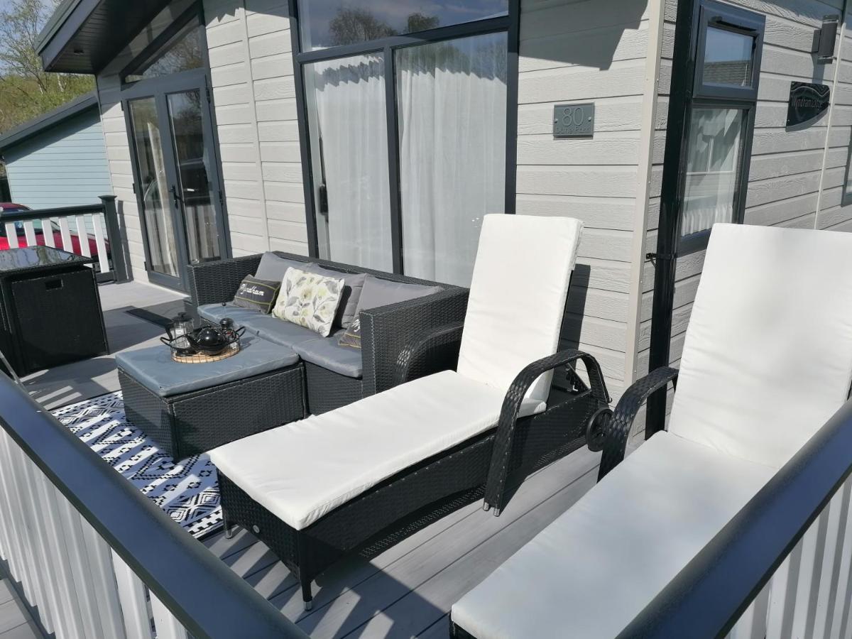 Luxury Lodge On Edge Of New Forest And 800M From Sea Entertainment And Leisure Passes Included Milford on Sea Exteriör bild