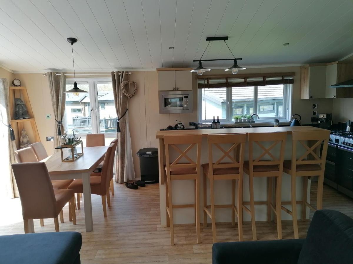 Luxury Lodge On Edge Of New Forest And 800M From Sea Entertainment And Leisure Passes Included Milford on Sea Exteriör bild