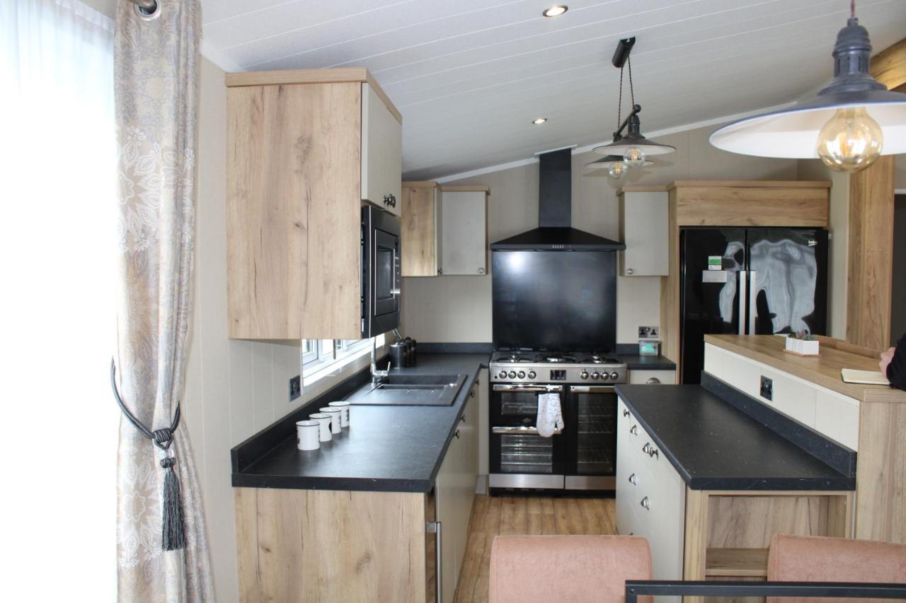 Luxury Lodge On Edge Of New Forest And 800M From Sea Entertainment And Leisure Passes Included Milford on Sea Exteriör bild