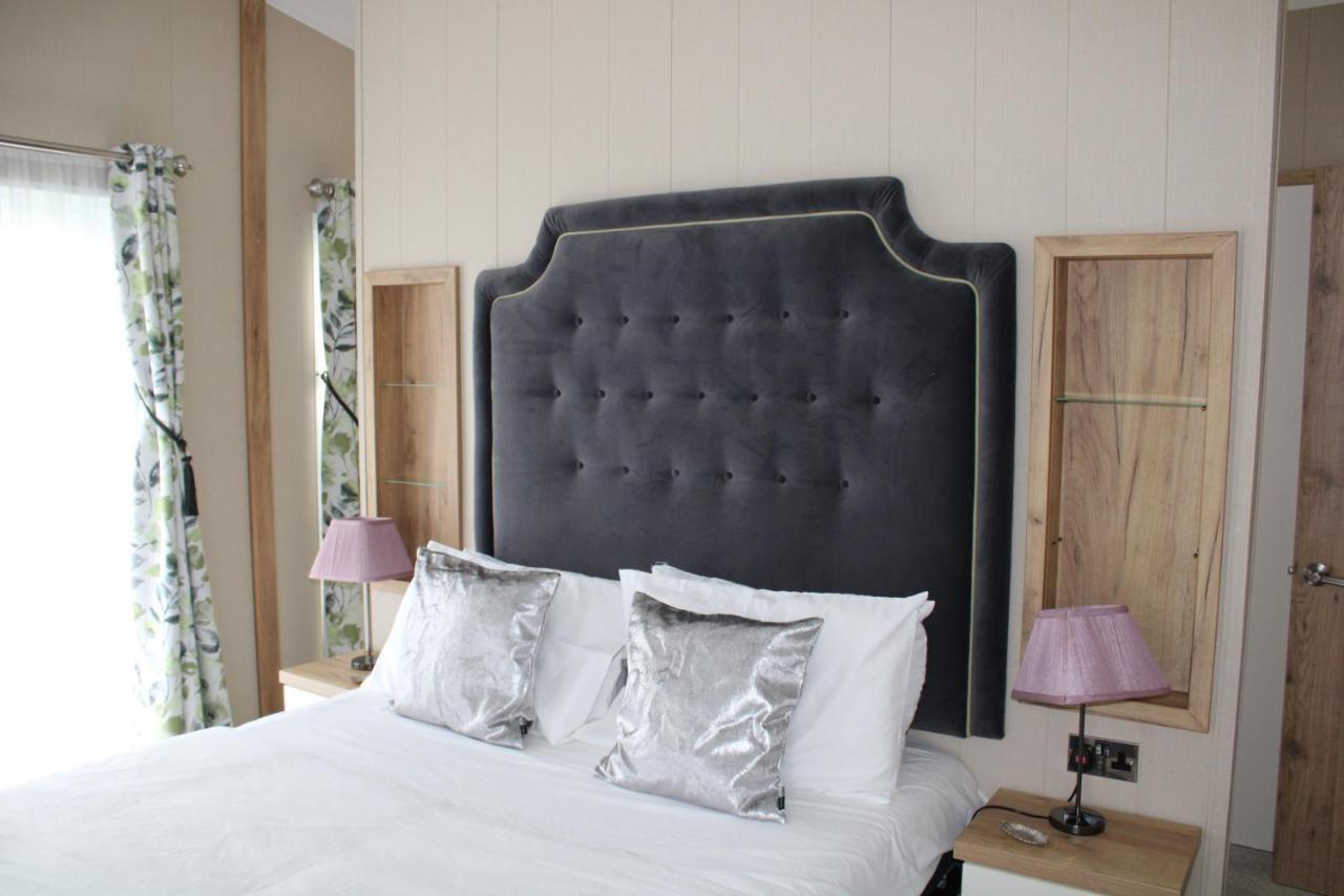 Luxury Lodge On Edge Of New Forest And 800M From Sea Entertainment And Leisure Passes Included Milford on Sea Exteriör bild