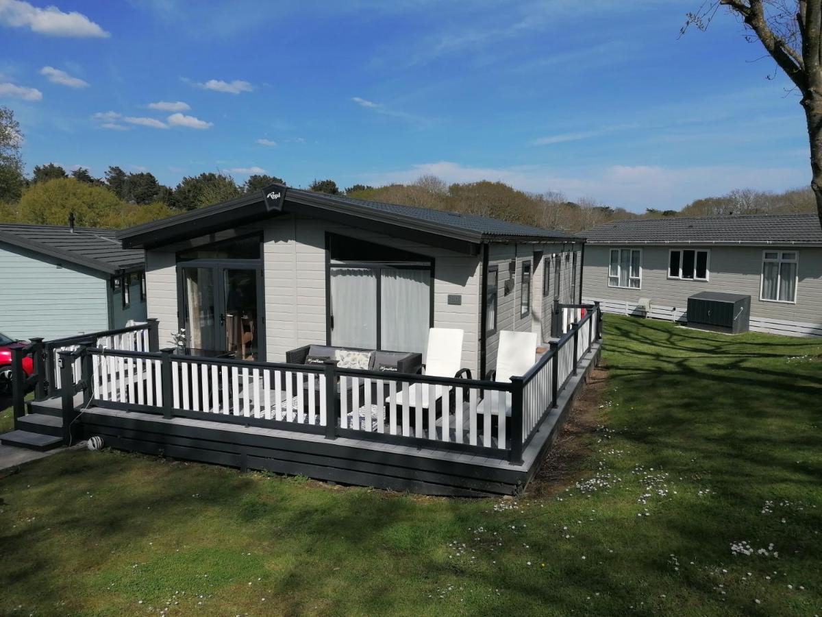 Luxury Lodge On Edge Of New Forest And 800M From Sea Entertainment And Leisure Passes Included Milford on Sea Exteriör bild