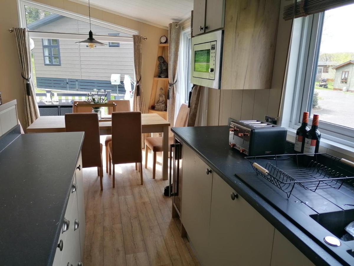 Luxury Lodge On Edge Of New Forest And 800M From Sea Entertainment And Leisure Passes Included Milford on Sea Exteriör bild