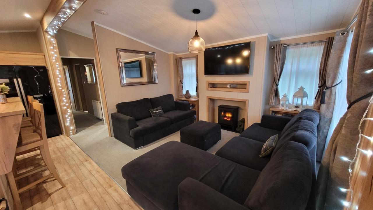 Luxury Lodge On Edge Of New Forest And 800M From Sea Entertainment And Leisure Passes Included Milford on Sea Exteriör bild