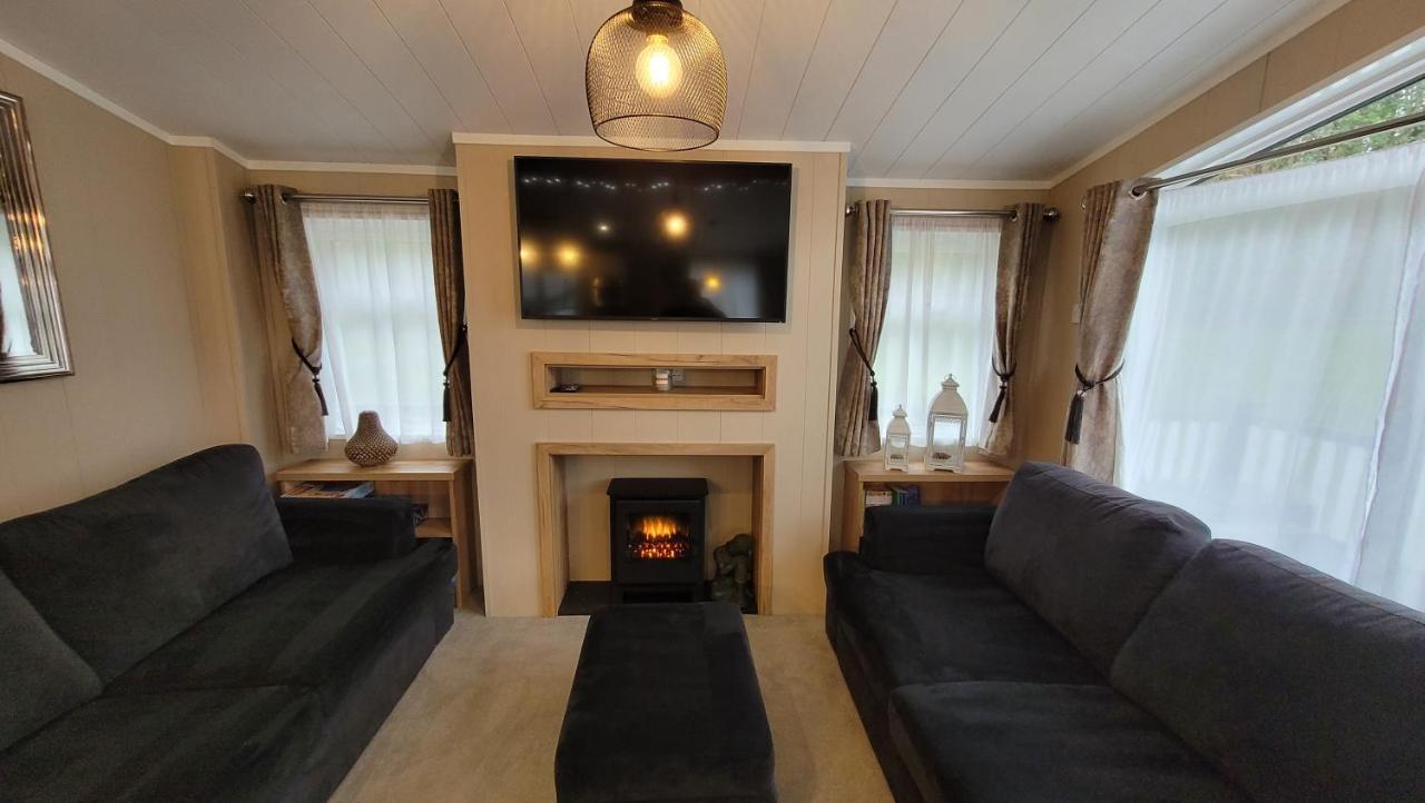 Luxury Lodge On Edge Of New Forest And 800M From Sea Entertainment And Leisure Passes Included Milford on Sea Exteriör bild