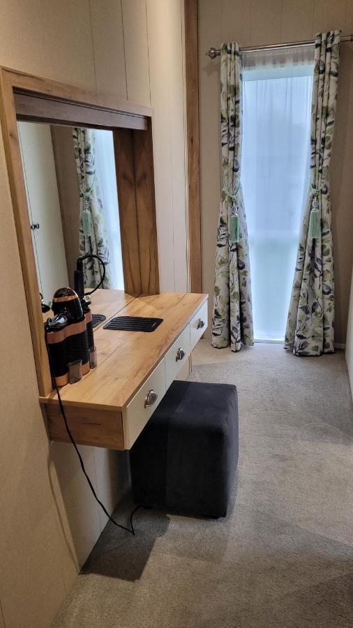 Luxury Lodge On Edge Of New Forest And 800M From Sea Entertainment And Leisure Passes Included Milford on Sea Exteriör bild