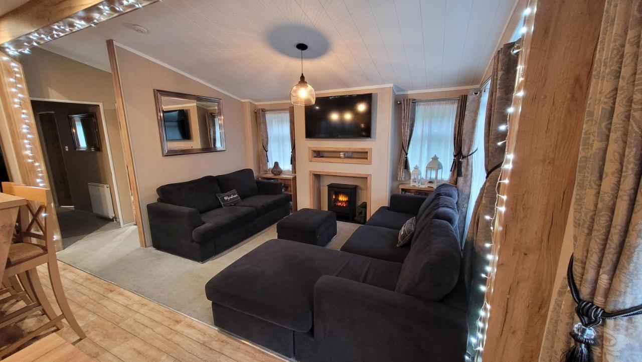 Luxury Lodge On Edge Of New Forest And 800M From Sea Entertainment And Leisure Passes Included Milford on Sea Exteriör bild