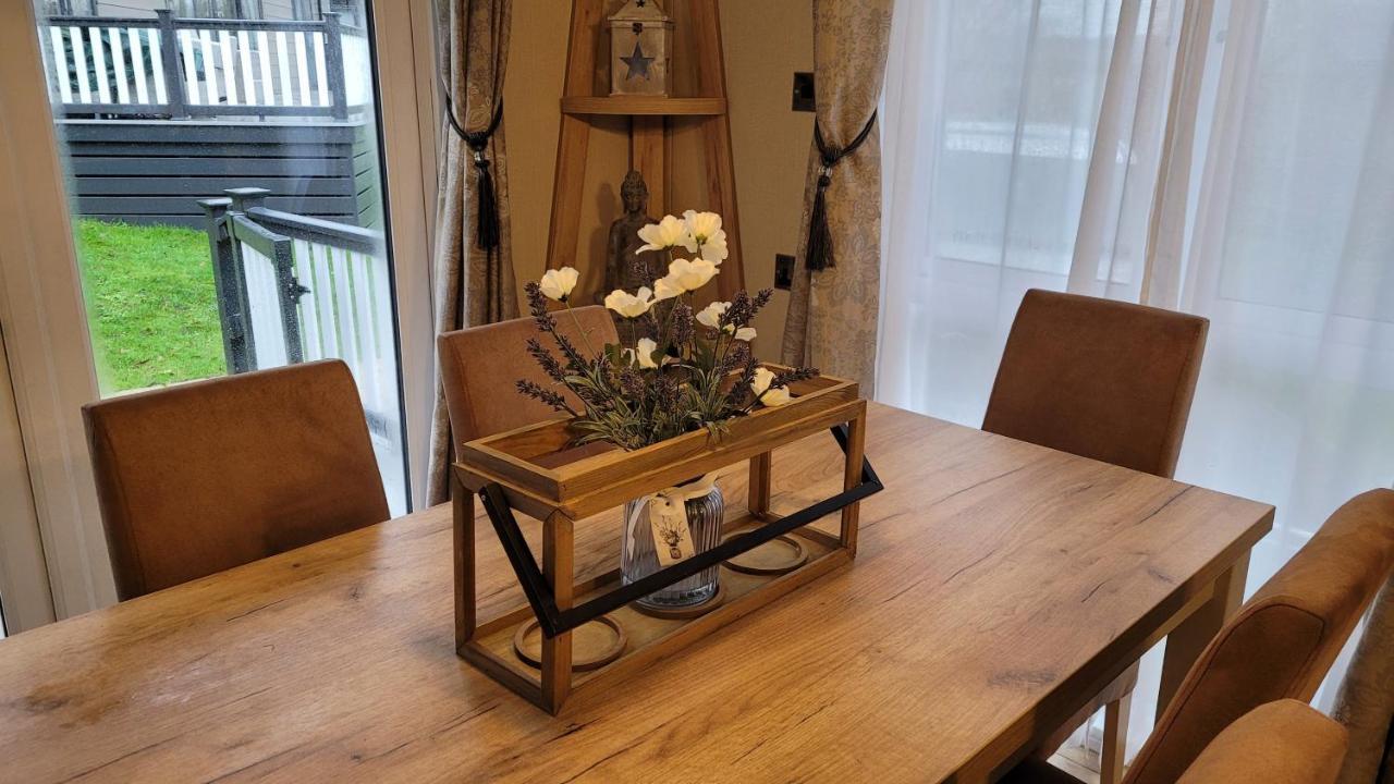 Luxury Lodge On Edge Of New Forest And 800M From Sea Entertainment And Leisure Passes Included Milford on Sea Exteriör bild