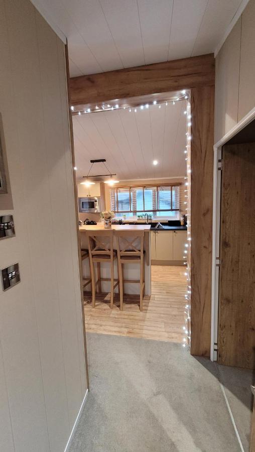 Luxury Lodge On Edge Of New Forest And 800M From Sea Entertainment And Leisure Passes Included Milford on Sea Exteriör bild