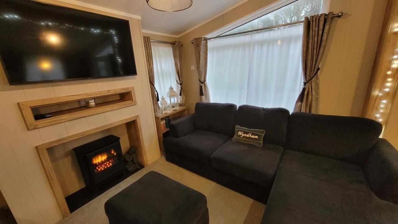 Luxury Lodge On Edge Of New Forest And 800M From Sea Entertainment And Leisure Passes Included Milford on Sea Exteriör bild
