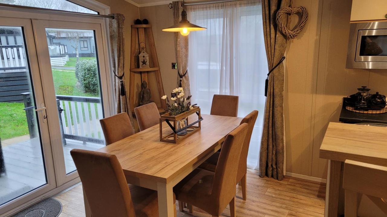 Luxury Lodge On Edge Of New Forest And 800M From Sea Entertainment And Leisure Passes Included Milford on Sea Exteriör bild